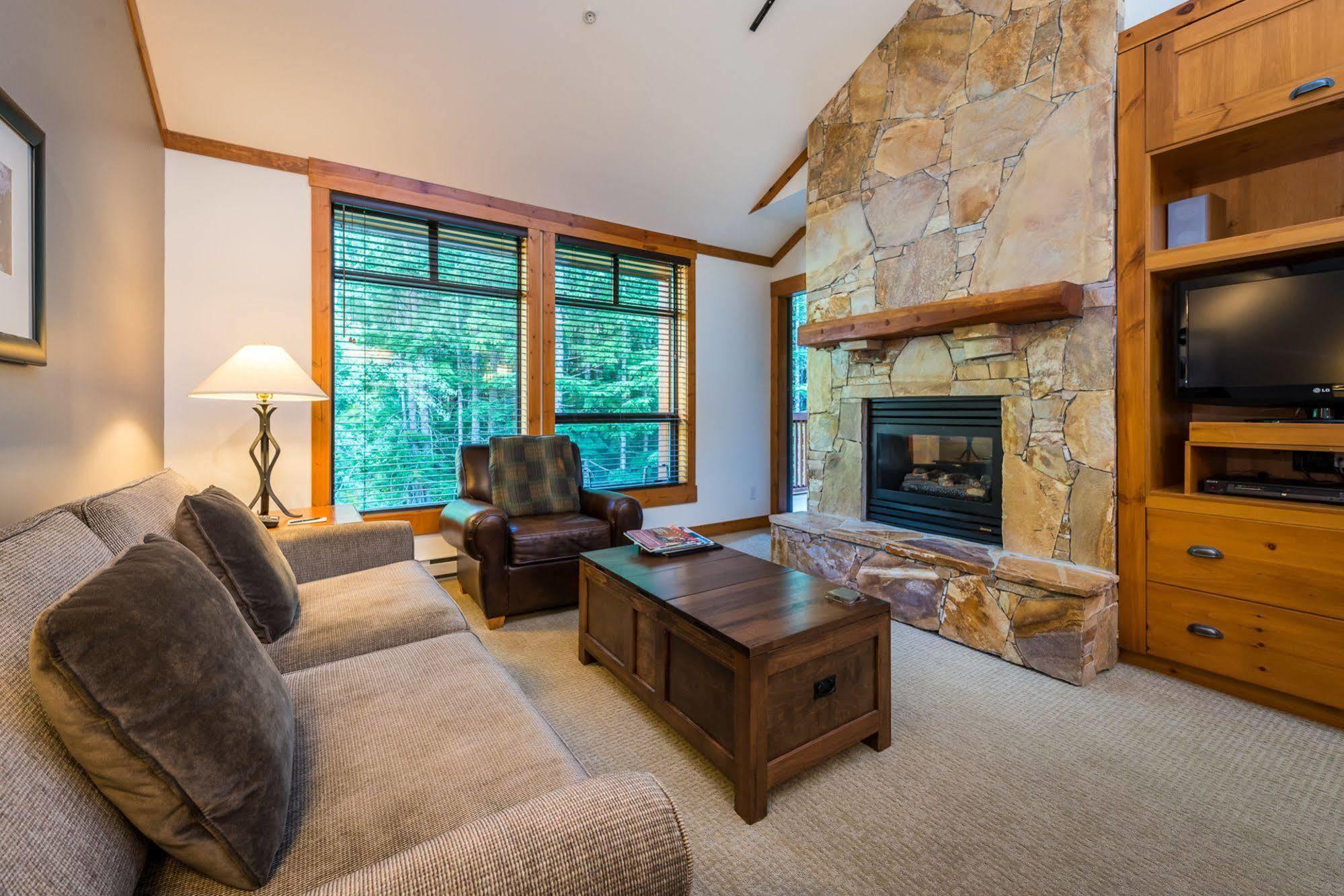First Tracks Lodge Whistler Luaran gambar