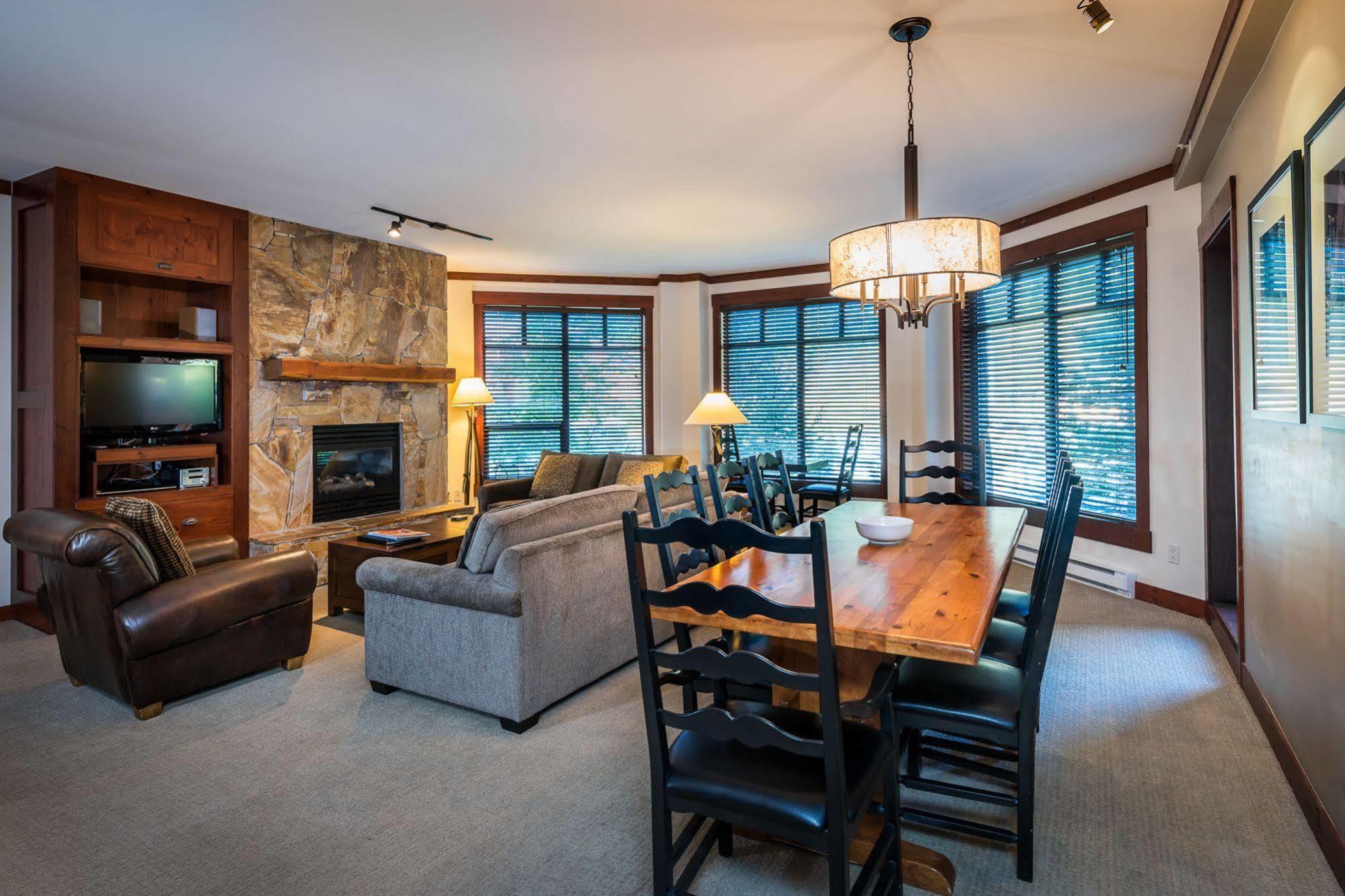 First Tracks Lodge Whistler Luaran gambar